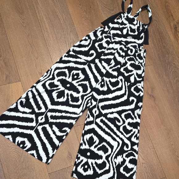 ANTHROPOLOGIE CONSTANCE BLACK AND WHITE WIDE LEG OVERALLS SIZE MED.   #7354 - Picture 2 of 10